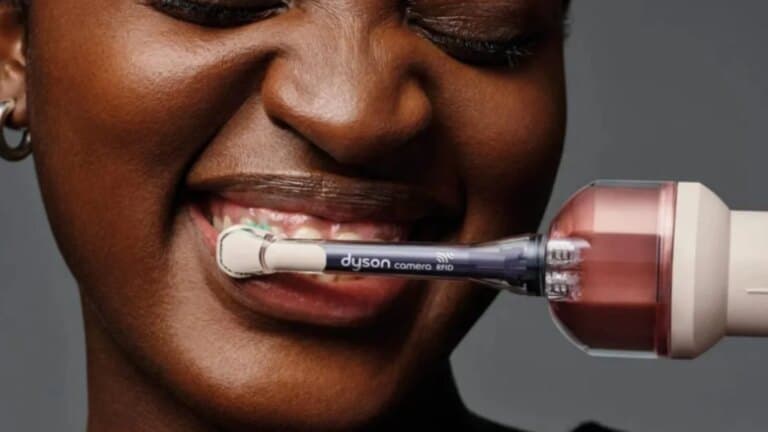 Dyson dévoile la CameraJet, la brosse à dents qui filme l’intérieur de votre bouche