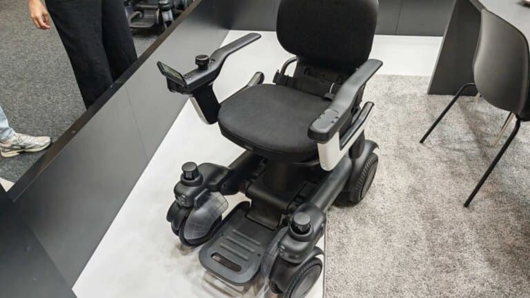 J’ai essayé le fauteuil roulant du futur à l’IFA 2026, le Strutt EV1C
